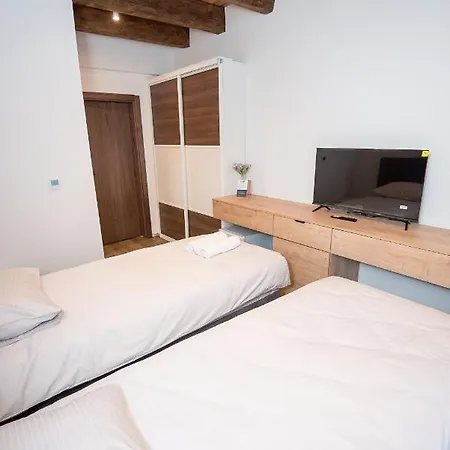 Leo Luxury I