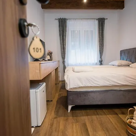 Leo Luxury I * Zenica