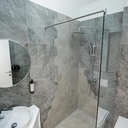 Leo Luxury I Zenica