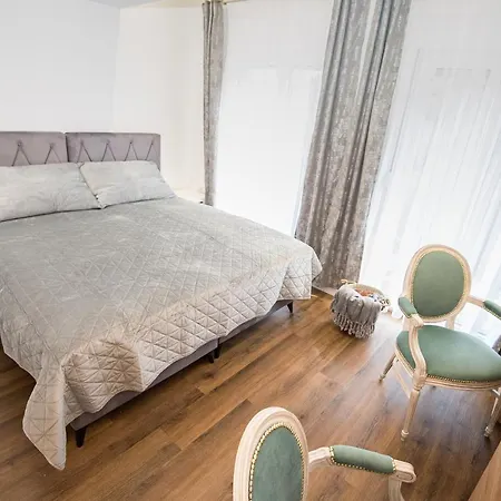 Leo Luxury I * Zenica